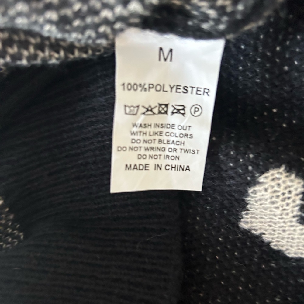 Black and White Heart Sweater - Picture 5 of 5